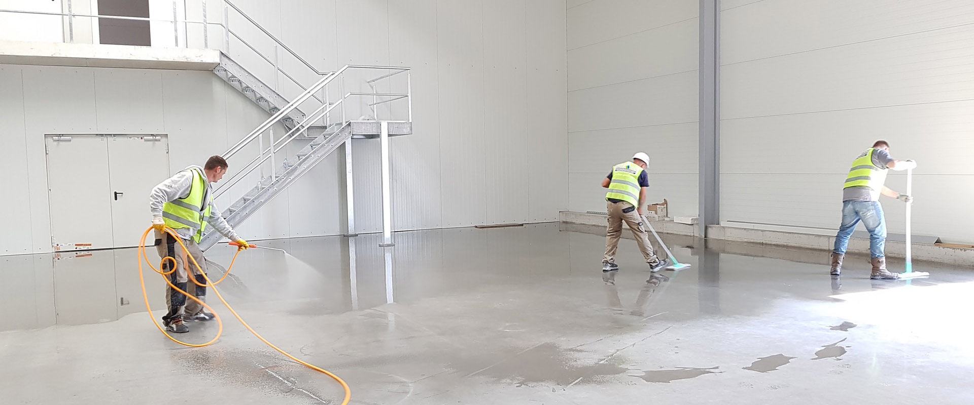 Equipo de Negliaf en un servicio de limpieza industrial